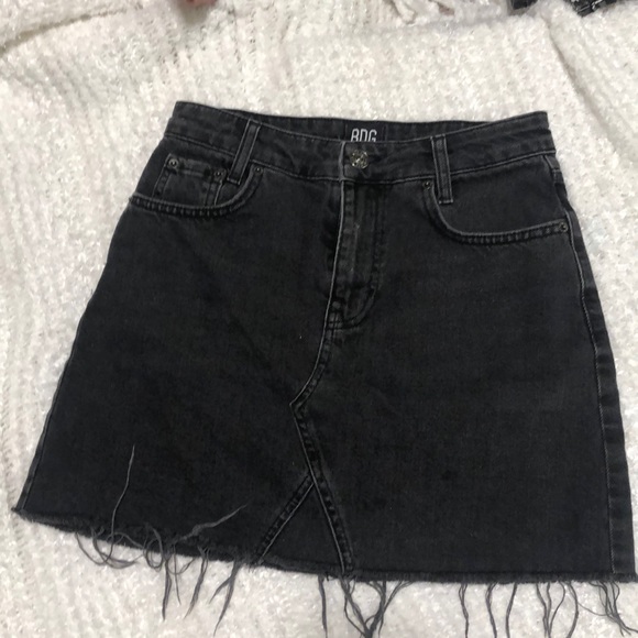 bdg ⟩ ‘austin’ faded black denim mini skirt - Picture 3 of 5